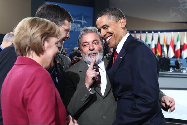 Uma foto que diz tudo. Lula com Obama e Merkel. O prestigio internacional de Lula